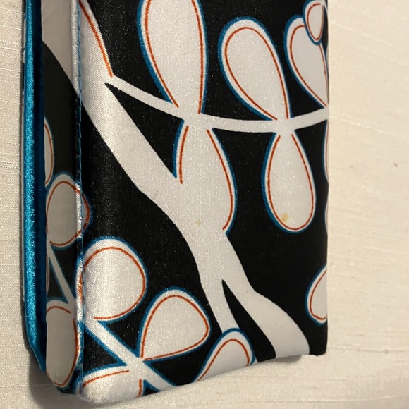 New. Soft n cushy printed satin clutch bag. Near perfect condition ( tiny tiny - Picture 6 of 13